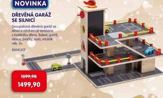 Dřevěná garáž se silnicí