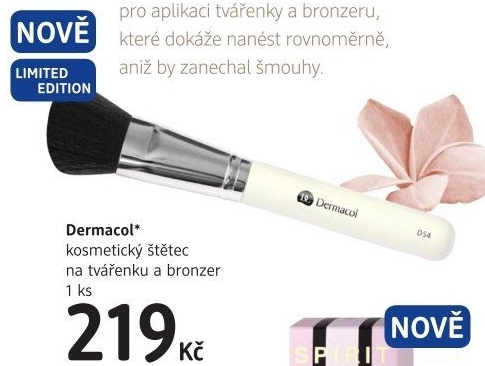 Štětec na tvářenku Dermacol